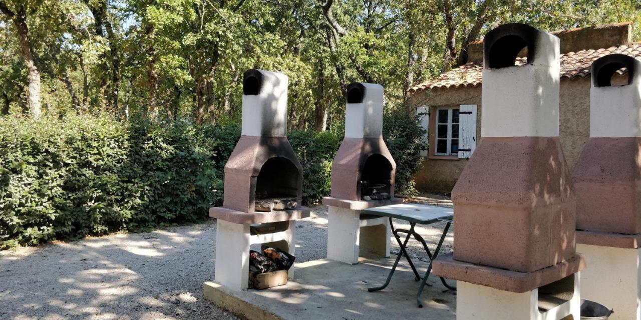 Domaine Les Chenes Blancs Hotel Saint-Saturnin-les-Apt Luaran gambar