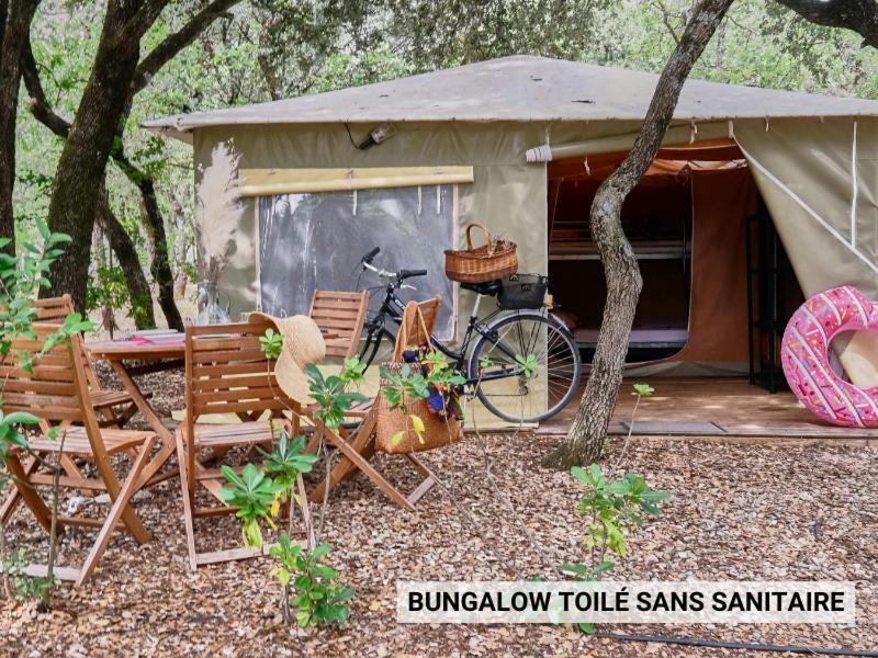 Domaine Les Chenes Blancs Hotel Saint-Saturnin-les-Apt Luaran gambar