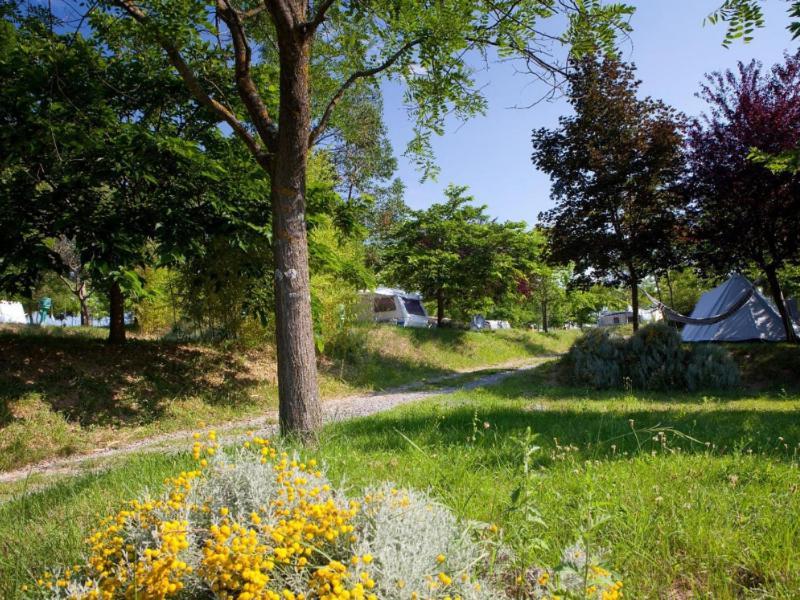 Domaine Les Chenes Blancs Hotel Saint-Saturnin-les-Apt Luaran gambar