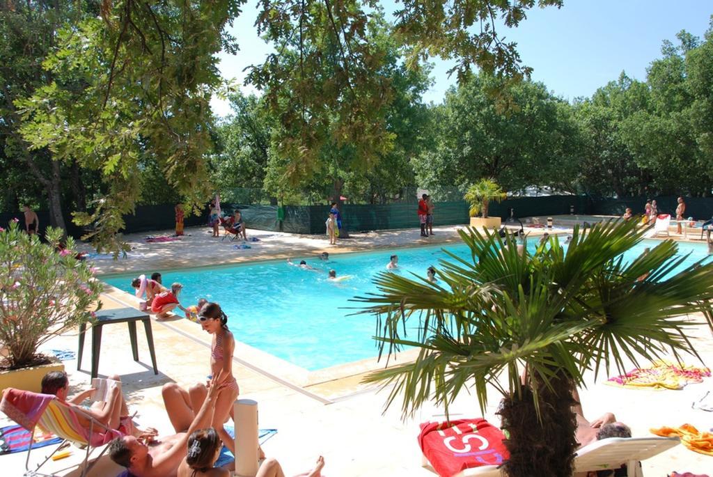 Domaine Les Chenes Blancs Hotel Saint-Saturnin-les-Apt Luaran gambar