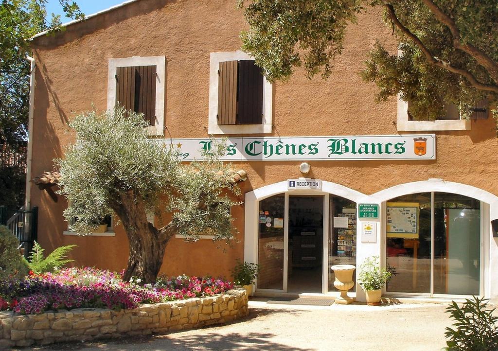 Domaine Les Chenes Blancs Hotel Saint-Saturnin-les-Apt Luaran gambar