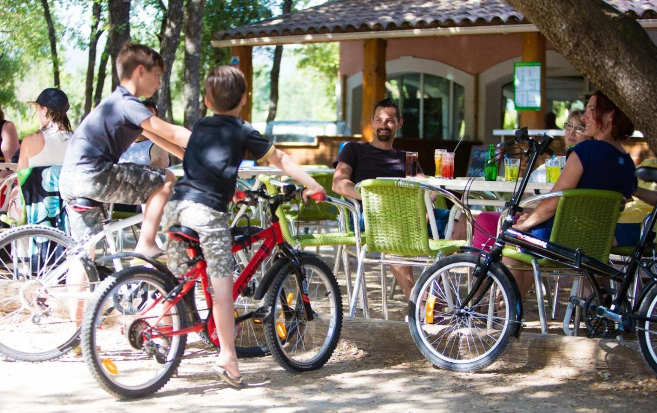 Domaine Les Chenes Blancs Hotel Saint-Saturnin-les-Apt Luaran gambar